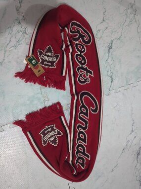 Roots Canada Scarf Maple Red Canada Heritage Fan Neckcloth Unisex NEW